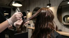 Con quale frequenza si possono tingere i capelli in realtà: cosa dicono i professionisti
